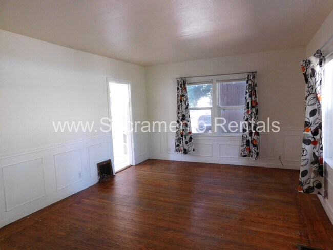 Photo - Charming 3bd/2ba House with 2 Car Garage n...