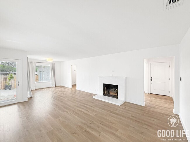 Foto del edificio - Bright 3BD/2BA Single-Family Home in La Mesa with Large Yard, In-Unit Laundry & Spacious Garage