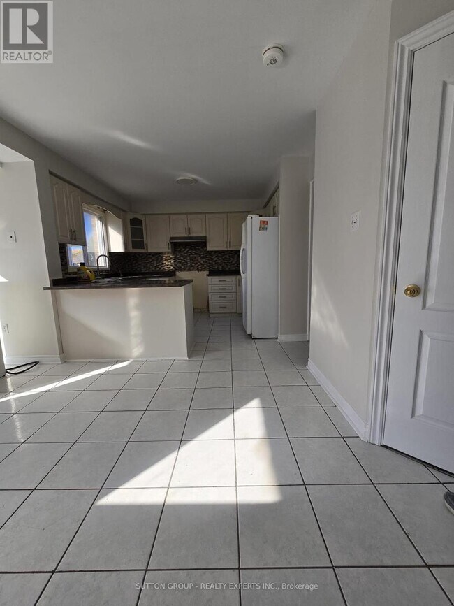 Building Photo - 135 Moffatt Ave