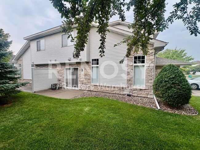 Building Photo - 17119 Eastwood Ave