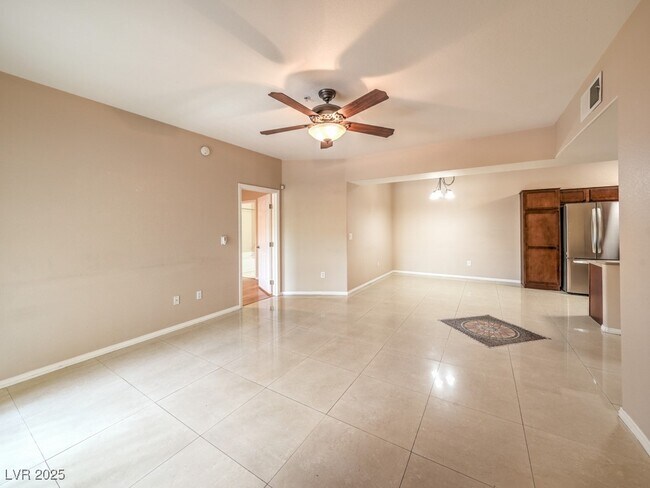 Foto del edificio - 2291 W Horizon Ridge Pkwy