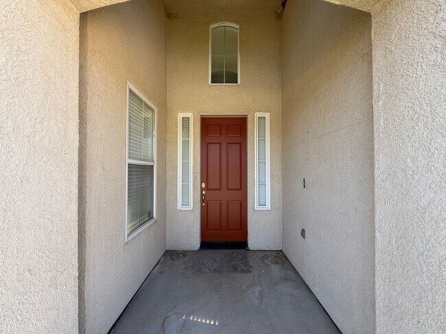 Building Photo - 4-bedroom two story in Sylvan School District!
