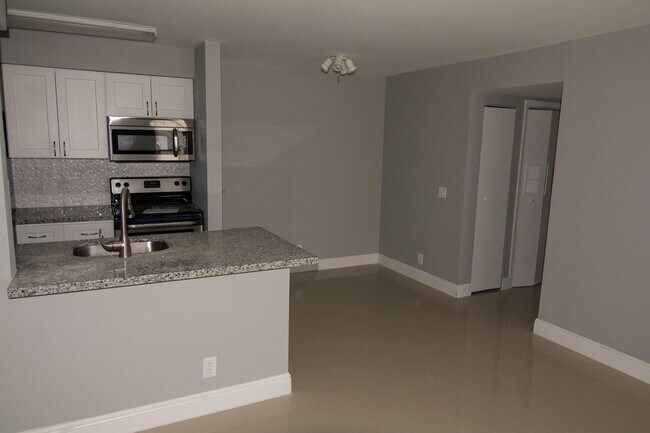 Building Photo - 2900 S University Dr