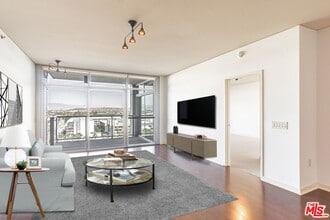 Building Photo - 13650 Marina Pointe Dr