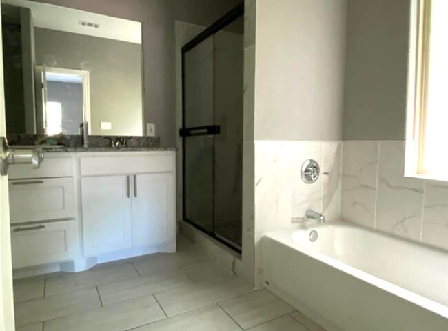 Master Bath - 1511 Illinois Ave