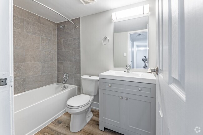 2 chambres, 1 salle de bain - 743 pi² - Salle de bain - 112 Breckenridge Drive