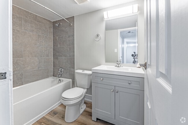 2BR, 1BA - 743SF - Bathroom - 112 Breckenridge Drive