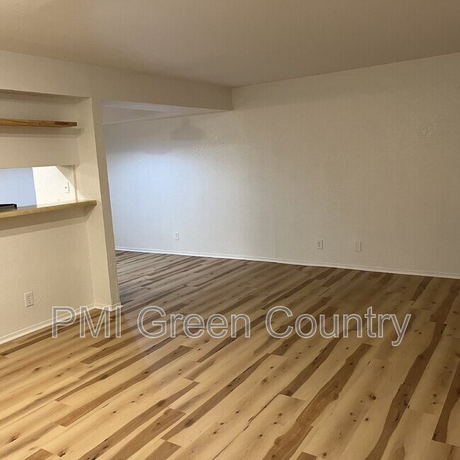 Foto del edificio - 2216 E 66th Pl