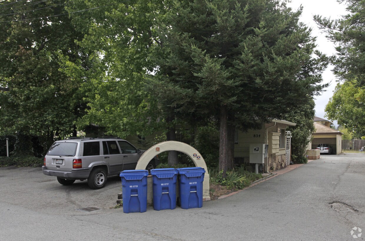 Foto del edificio - 832-834 Paget Ave