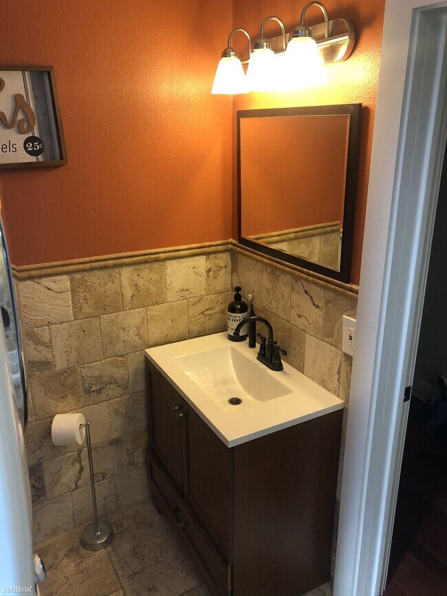 Building Photo - 1 br, 1 bath House - 1108 Nunez Street
