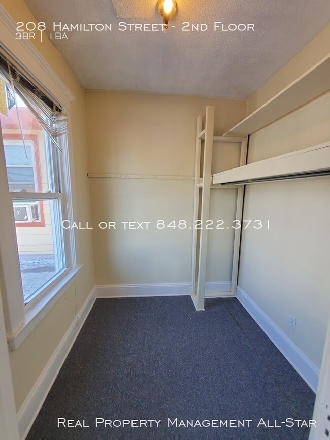 Building Photo - 208 Hamilton St