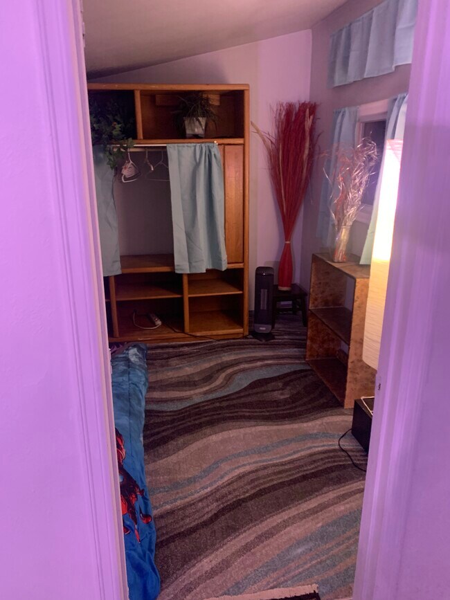 Far Studio Bedroom - 7476 S 118th Pl