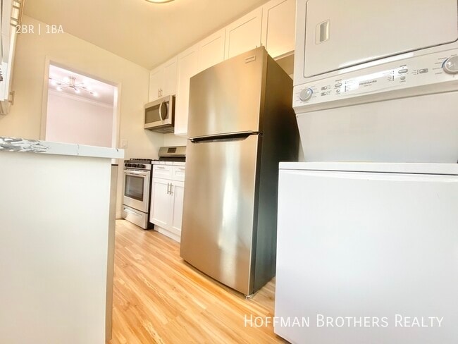 Building Photo - 15042 Dickens St Sherman Oaks, CA 91403