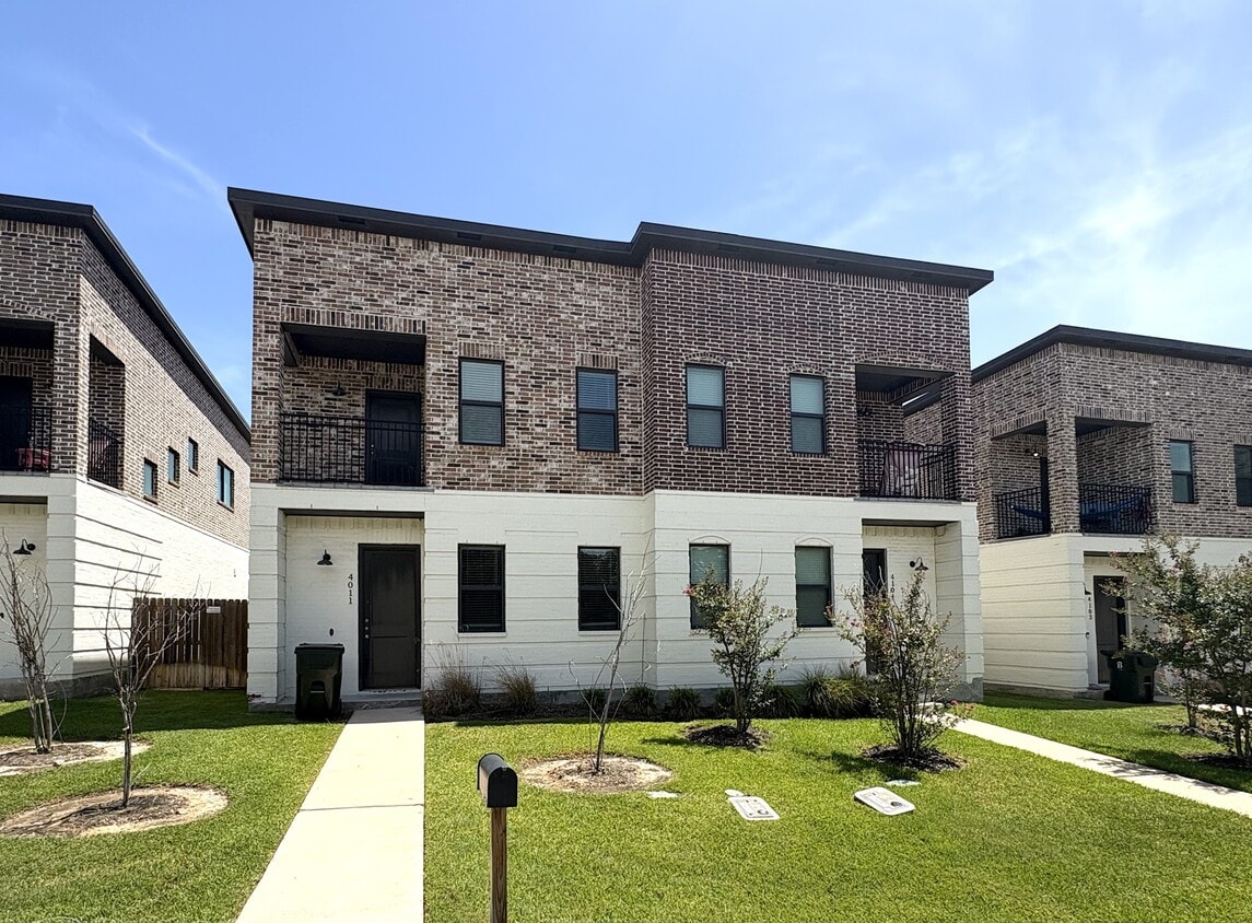 Primary Photo - 4011 Oaklawn St