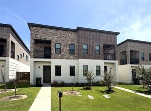 Building Photo - 4011 Oaklawn St