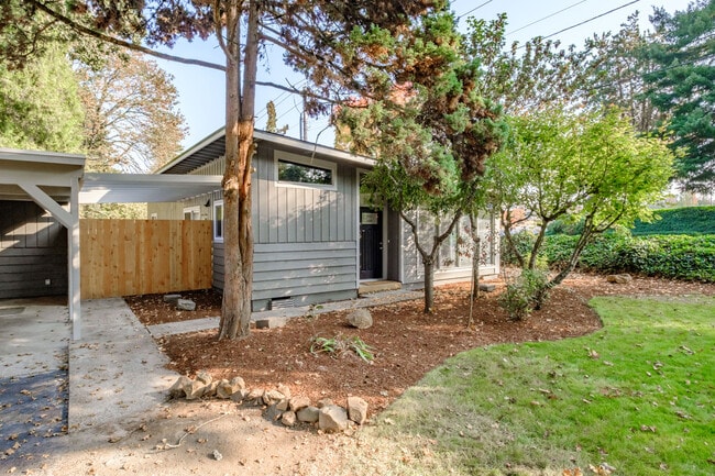 Building Photo - 897 Woodmansee Ct SE