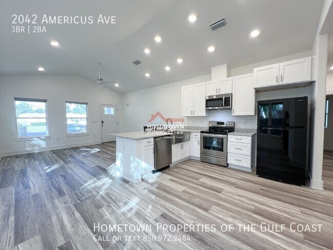 Foto del edificio - 3-Bedroom Home Minutes from NAS Pensacola