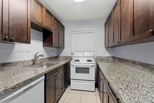 Building Photo - 980 NE 170th St