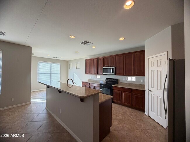 Foto del edificio - 15569 W Montecito Ave