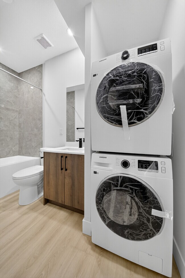 Photo du bâtiment - 8829 122 Ave NW