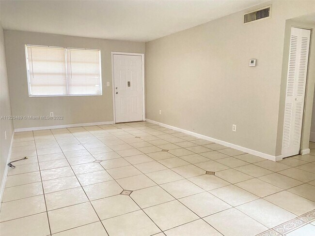 Foto del edificio - 1370 NE 119th St