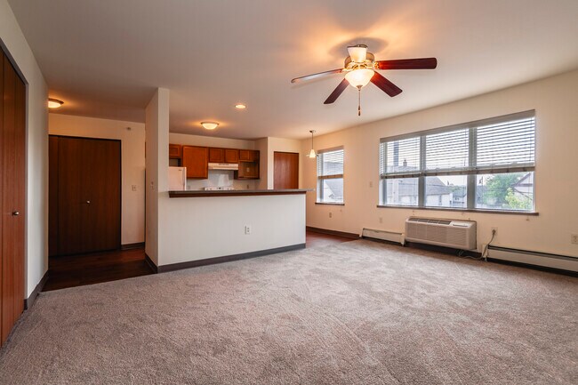 Sala de estar de 2 dormitorios - The Berkshire Senior Living