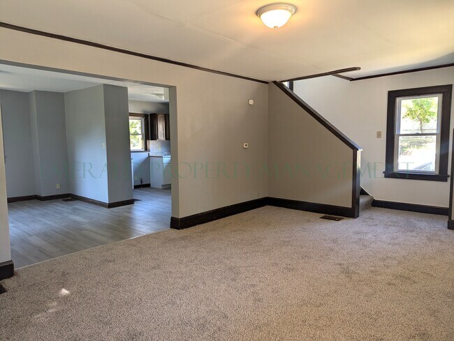 Foto del edificio - 326 N Independence Ave