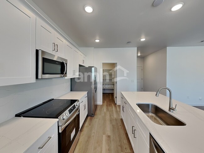 Foto del edificio - 9720 W Parkway Dr