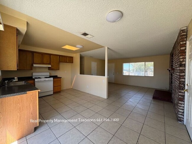 Building Photo - Cozy 3 Bed, 1 Bath