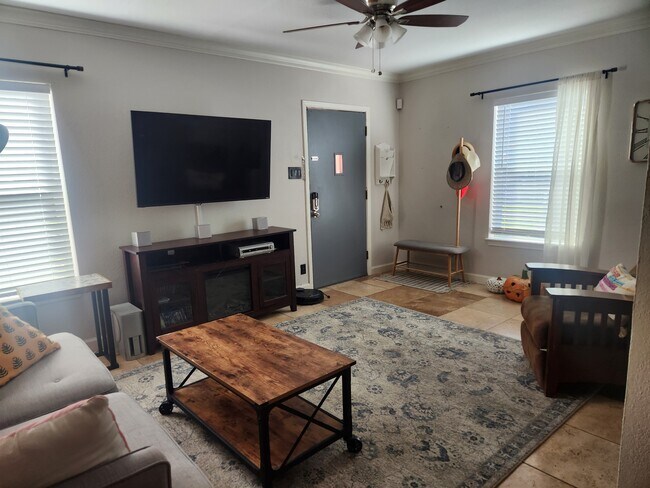 Foto del edificio - 115 Field Crest Dr