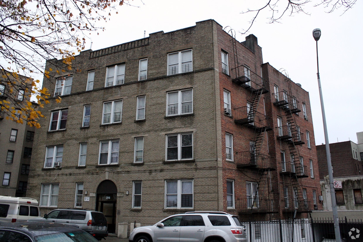 Building Photo - 316 E 211th St