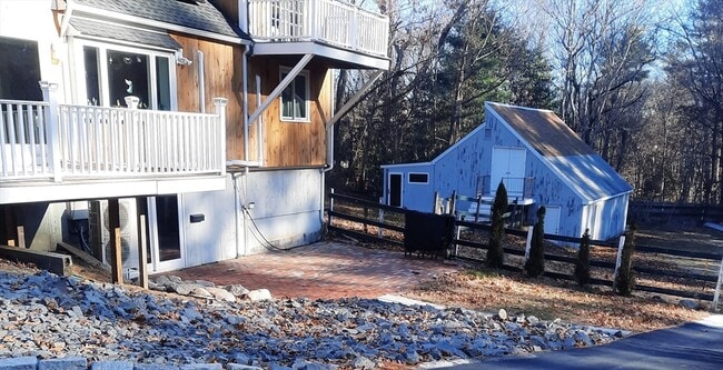 Building Photo - 290 Elm St