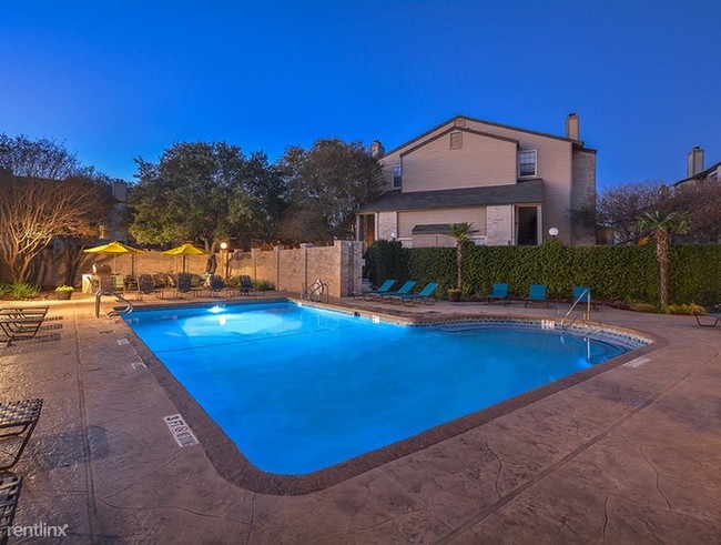 Building Photo - 1 br, 1 bath Apartment - 16540 Henderson Pass