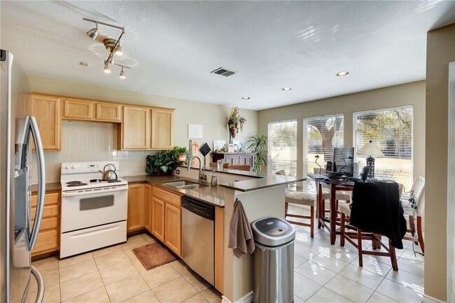 Building Photo - 5402 Beacon Dr