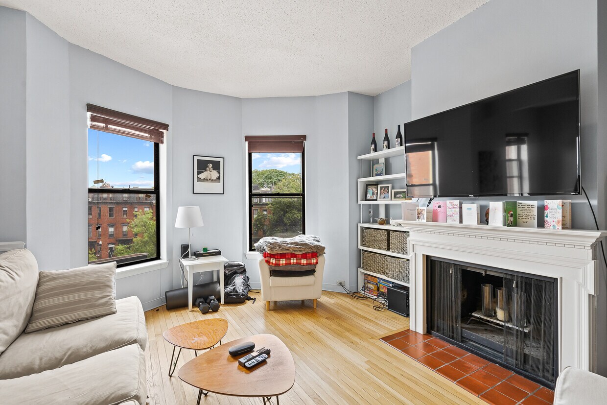 Primary Photo - 325 Columbus Ave