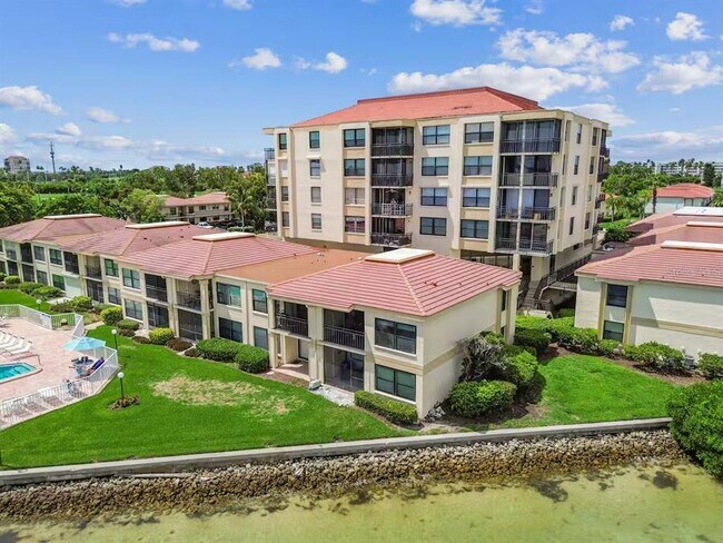 Foto del edificio - 6177 Sun Blvd