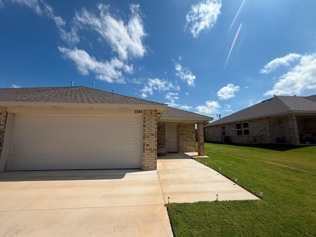 Photo - Beautiful 3-Bedroom Home in Yukon – Available Now!