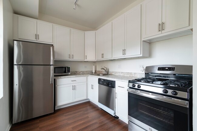 Building Photo - 3751 N Halsted St