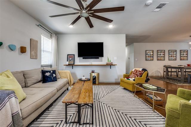 Foto del edificio - 409 W Johnson St