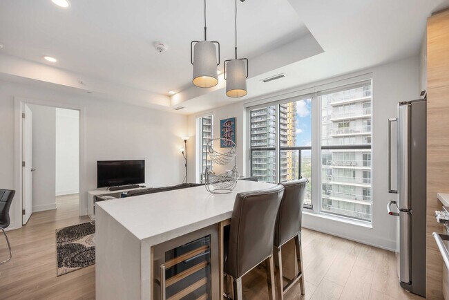 Building Photo - 200 Redpath Ave