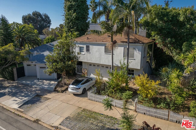 Building Photo - 119 S Bundy Dr