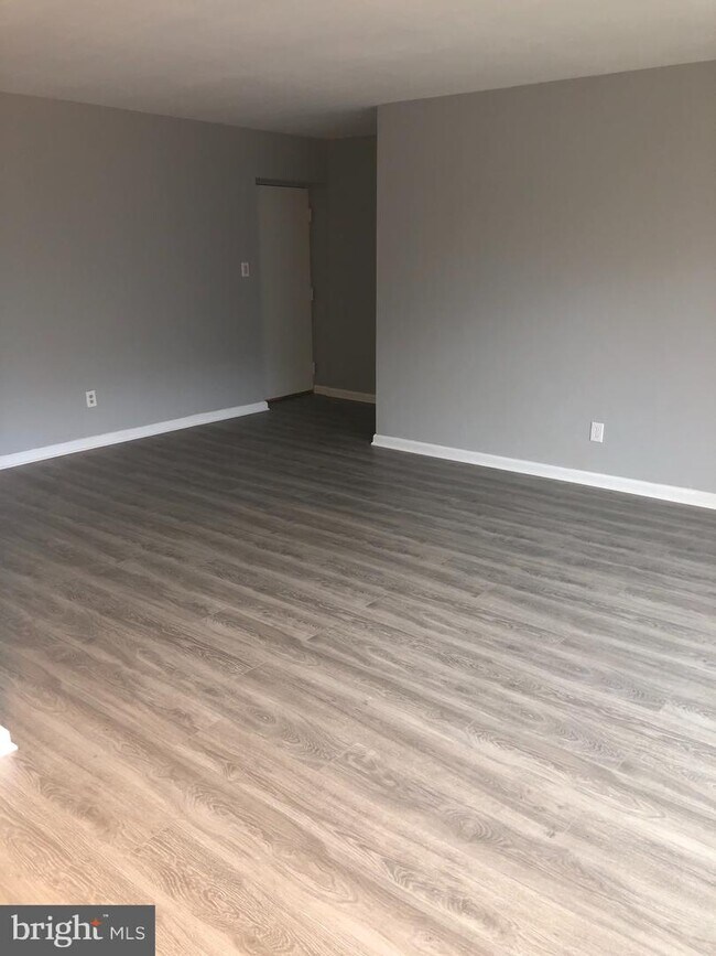 Building Photo - 6141 Leesburg Pike