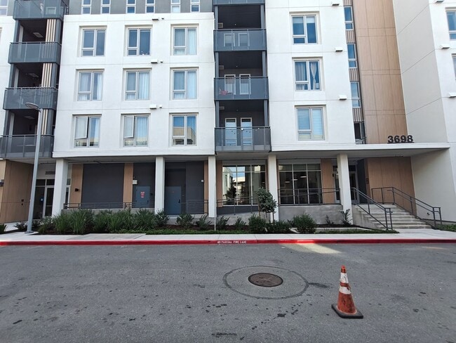 Luxury One-Bedroom Condo for Lease - Luxury One-Bedroom Condo for Lease