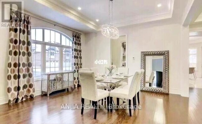 Photo du bâtiment - 158 Hurst Ave