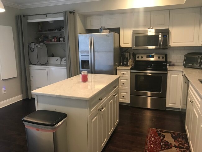 Kitchen - 332 N College St