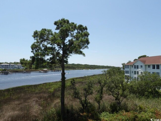 Building Photo - 4560 Greenbriar Dr