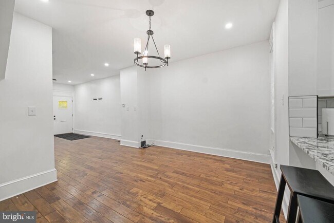 Building Photo - 5527 Catharine St