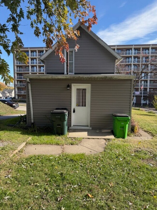 Foto del edificio - 2 Bedrooms & 1 Bathroom in Barberton (West Side)