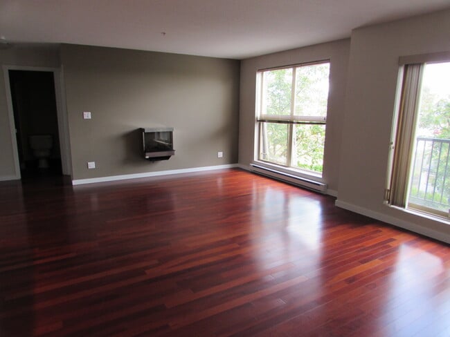 Building Photo - 555 Franklyn St