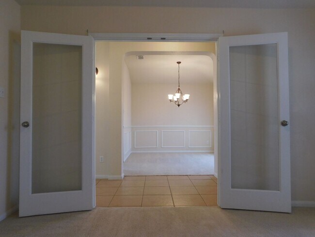 Building Photo - 523 Cattail Cir